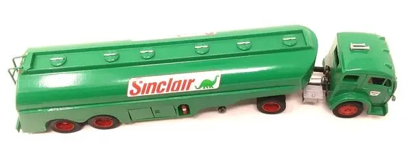 Atlantis Models - 1/48 Vintage White Fruehauf Gasoline Truck Plastic Model Kit, Skill Level 2 1