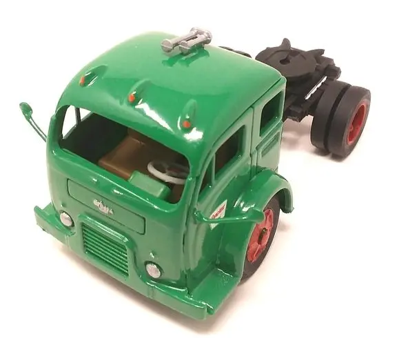 Atlantis Models - 1/48 Vintage White Fruehauf Gasoline Truck Plastic Model Kit, Skill Level 2 2