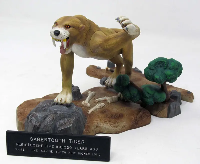 Atlantis Models - Prehistoric Scenes Saber Tooth Tiger 1/13 Plastic Model 1