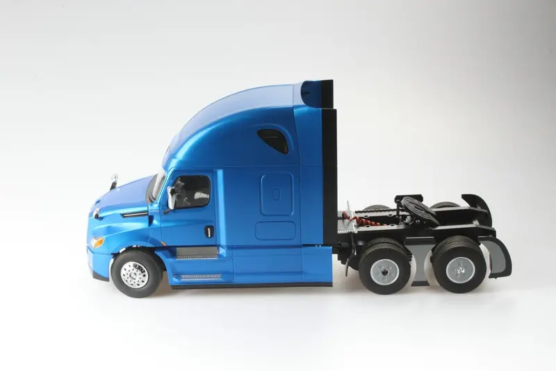 Diecast Masters - 1/16Th Scale Freightliner Cascadia Raised Roof Sleeper Cab 1