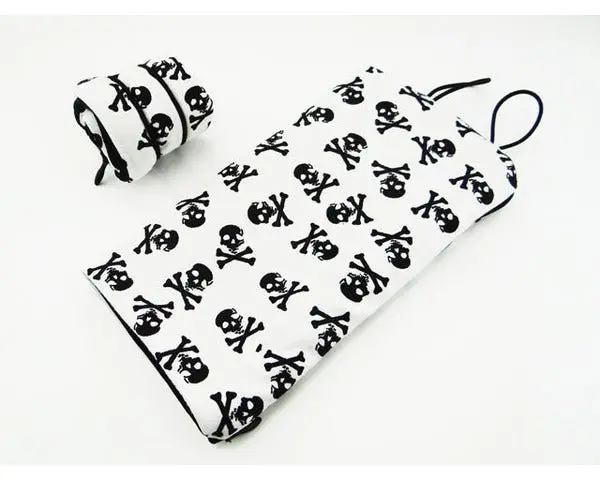 Hot Racing - 1/10 Scale Black And White Skull Sleeping Bag (Toy) 1
