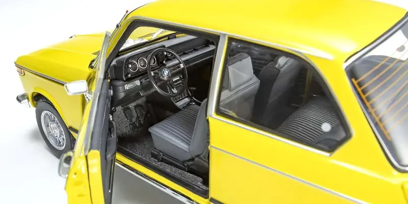 Kyosho - 1/18 Scale Bmw 2002 Tii Yellow Model Diecast Car 2