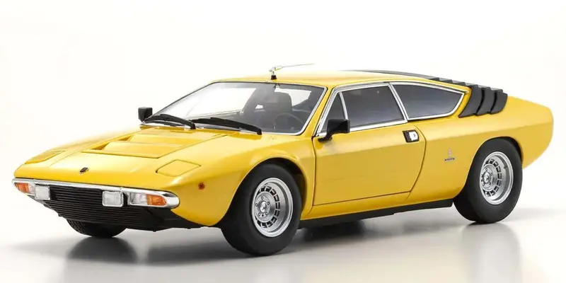 Kyosho - 1/18 Scale Lamborghini Uracco Diecast Car 1