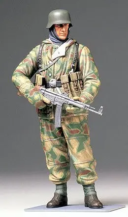Tamiya - 1/16 Wwii German Infantryman Plastic Model 1