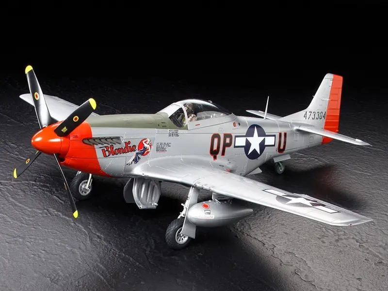 Tamiya - 1/32 North American P-51D Mustang Plastic Model Airplane Kit 1