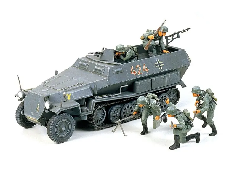 Tamiya - 1/35 German Hanomag Sdkfz 251/1 Plastic Model Kit 1