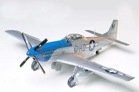 Tamiya - 1/48 North American P-51D Mustang Plastic Model Airplane Kit 1