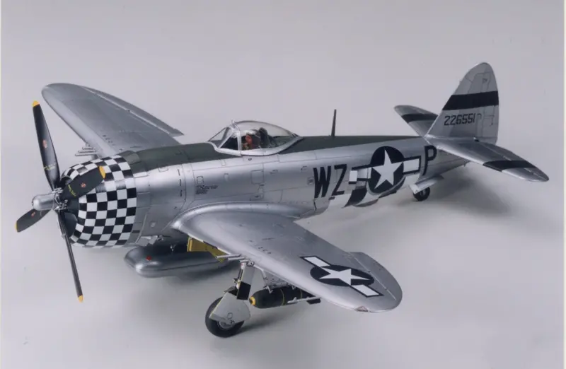 Tamiya - 1/48 P-47D Thunderbolt Bubbletop Plastic Model Airplane Kit 1