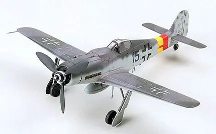Tamiya - 1/72 Focke-Wulf Fw190 D-9 Plastic Model Airplane Kit 1