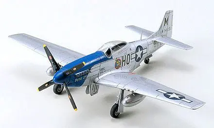 Tamiya - 1/72 P-51D Mustang Plastic Model Airplane Kit 1