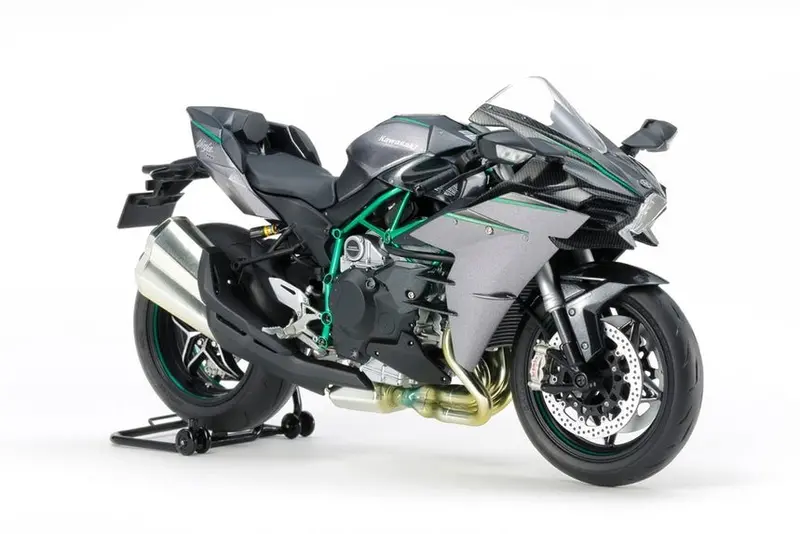 Tamiya - Kawasaki Ninja H2 Carbon Plastic Model Kit 1