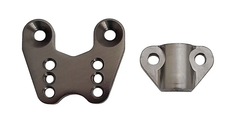Team Associated - Enduro Gatekeeper Panhard Plates 1